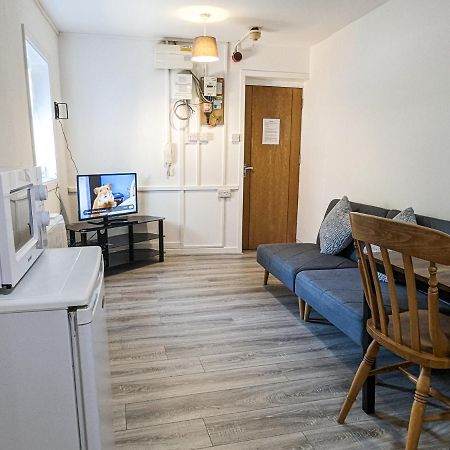 Cozy Central Apartments - With Private Kitchens & Bathrooms Portsmouth Exterior foto