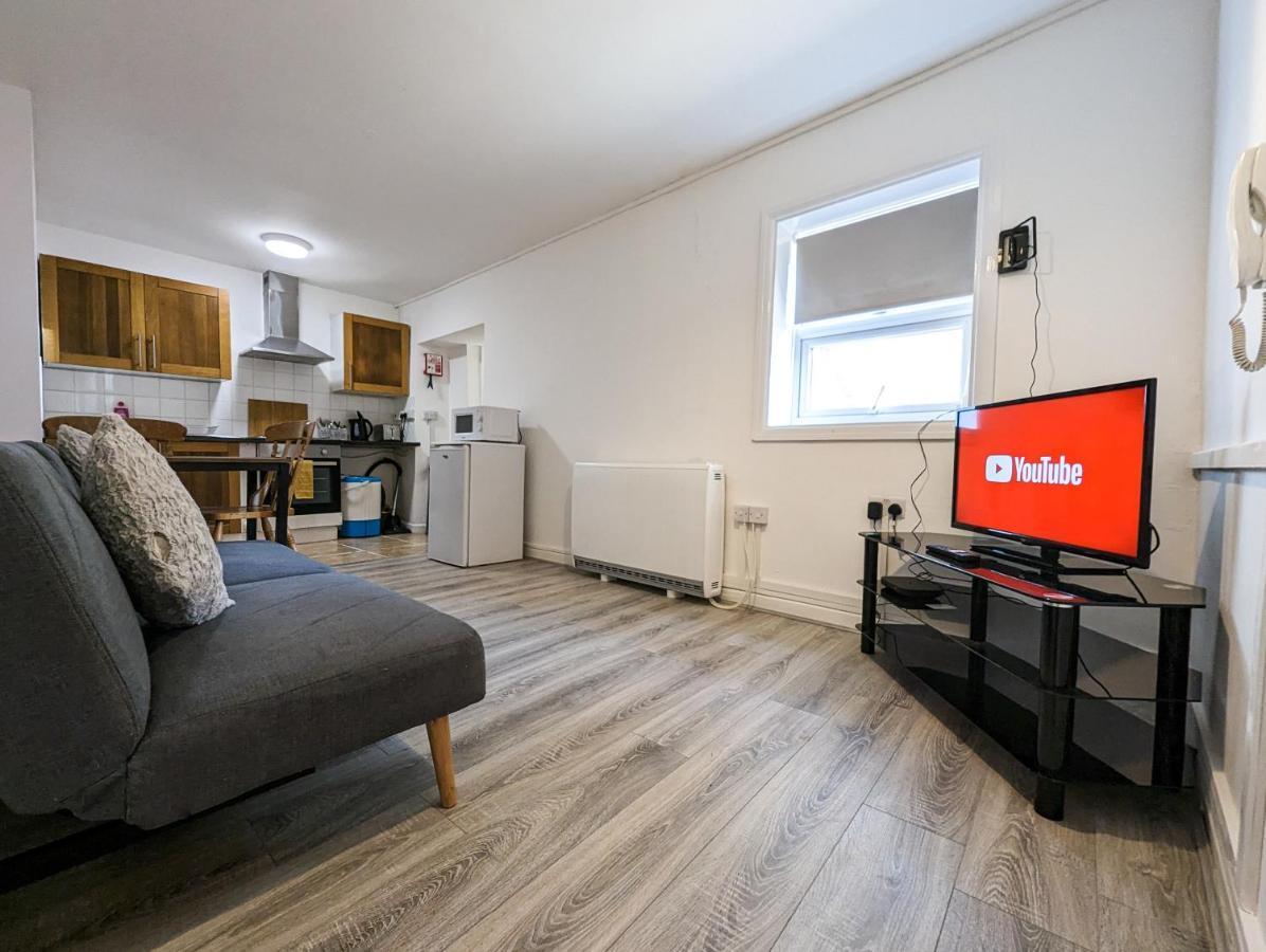 Cozy Central Apartments - With Private Kitchens & Bathrooms Portsmouth Exterior foto
