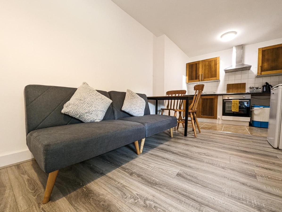 Cozy Central Apartments - With Private Kitchens & Bathrooms Portsmouth Exterior foto