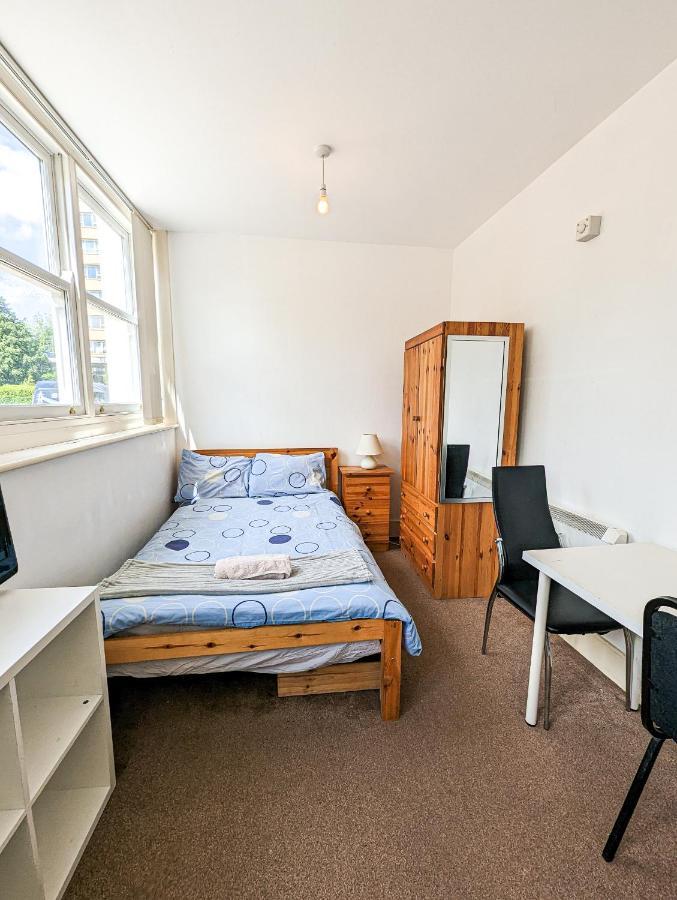 Cozy Central Apartments - With Private Kitchens & Bathrooms Portsmouth Exterior foto
