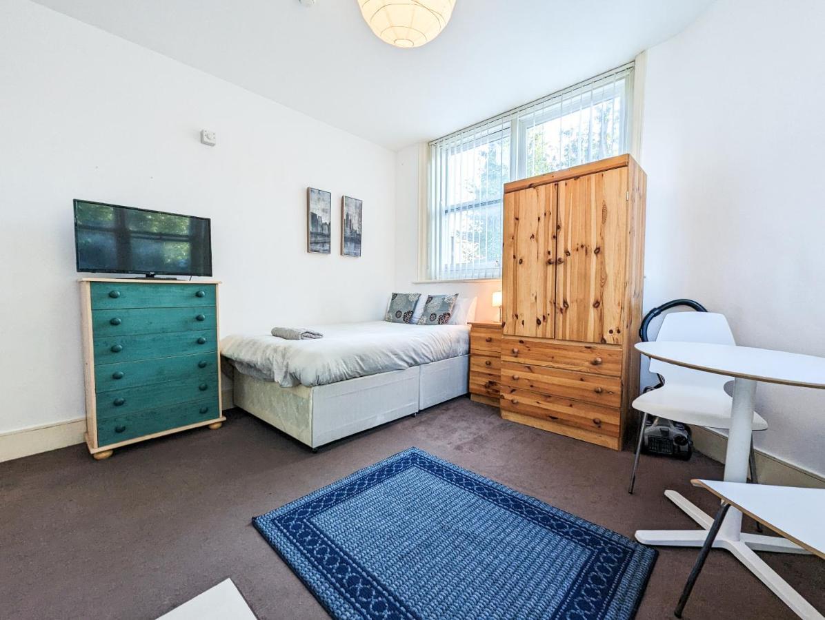 Cozy Central Apartments - With Private Kitchens & Bathrooms Portsmouth Exterior foto